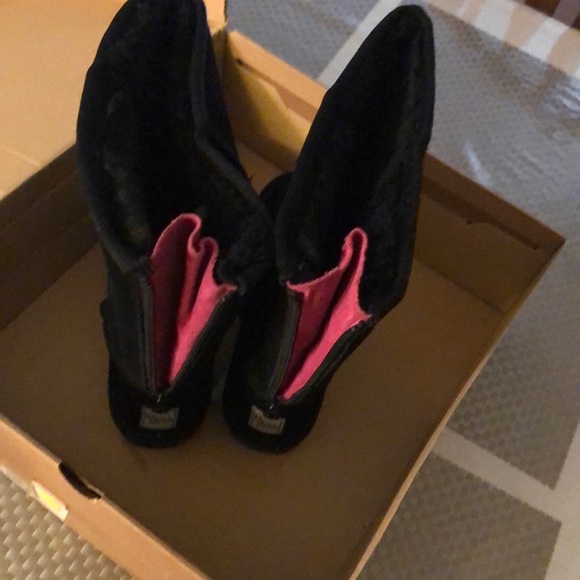 NWT BOOROO BOOTS🌺🌺❤️ 100% AUSTRALIAN WOOL - Picture 7 of 7